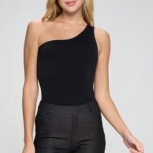 Yelete  One Shoulder Asymmetrical Black Tank Bodysuit